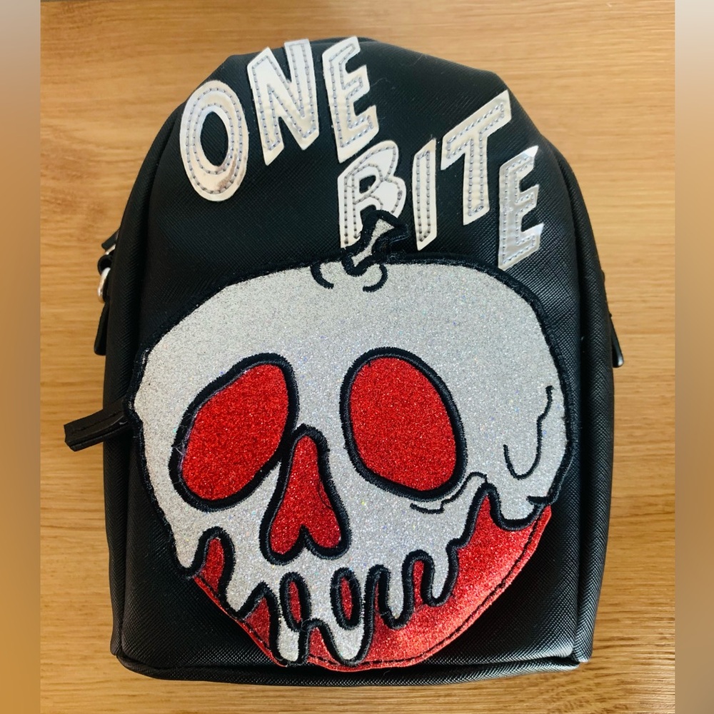 NWOT! Danielle Nicole ‘One Bite’ Crossbody Bag 🍎💀 - Picture 13 of 13
